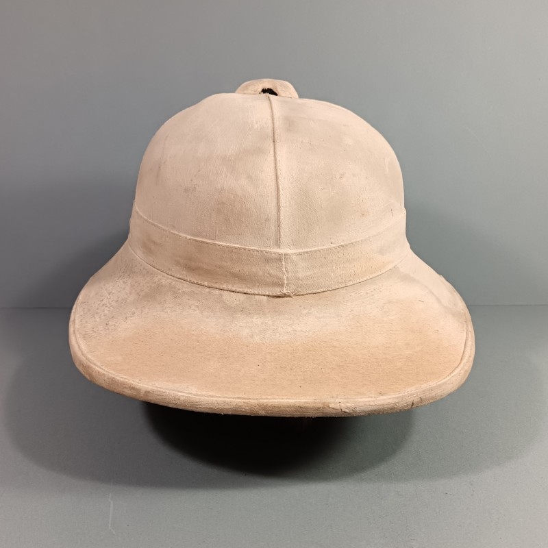 CASQUE COLONIAL EN TOILE BLANCHE ET LIEGE DE TYPE ANGLAIS FABRICATION FRANCAISE OU ANGLAISE MILITAIRE ARMEE DE LIBERATION FNFL
